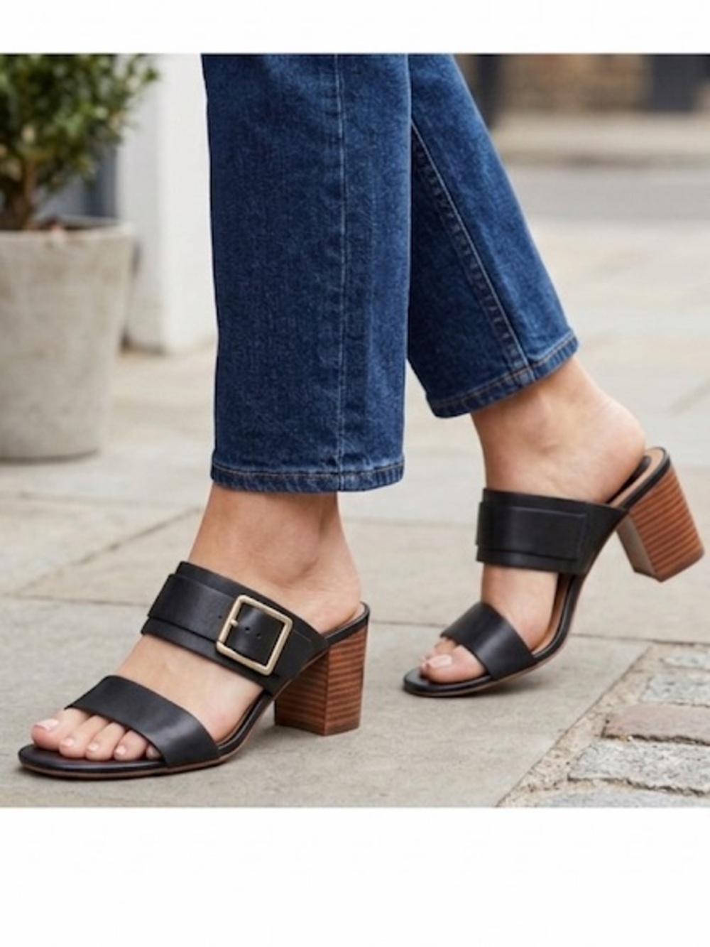 Clarks Heels Black Leather Buckle Block Sandals Womens Size 7